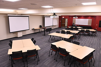 Large classroom set in modular group seating