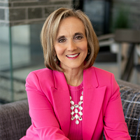 headshot of Becky Estby